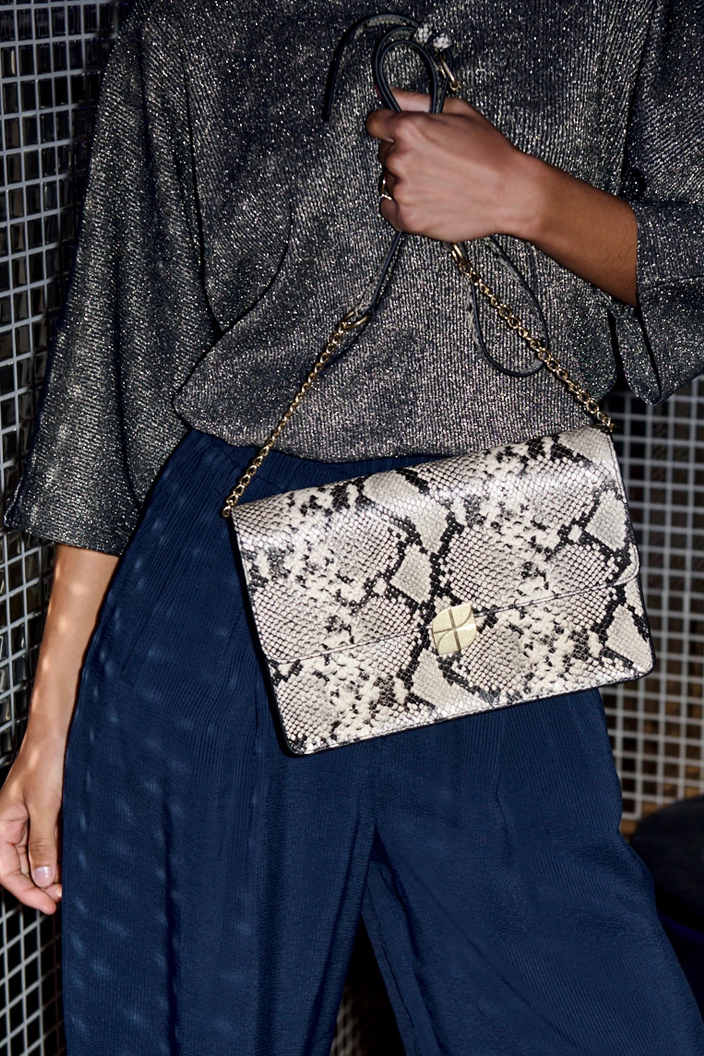 Sac violet snake