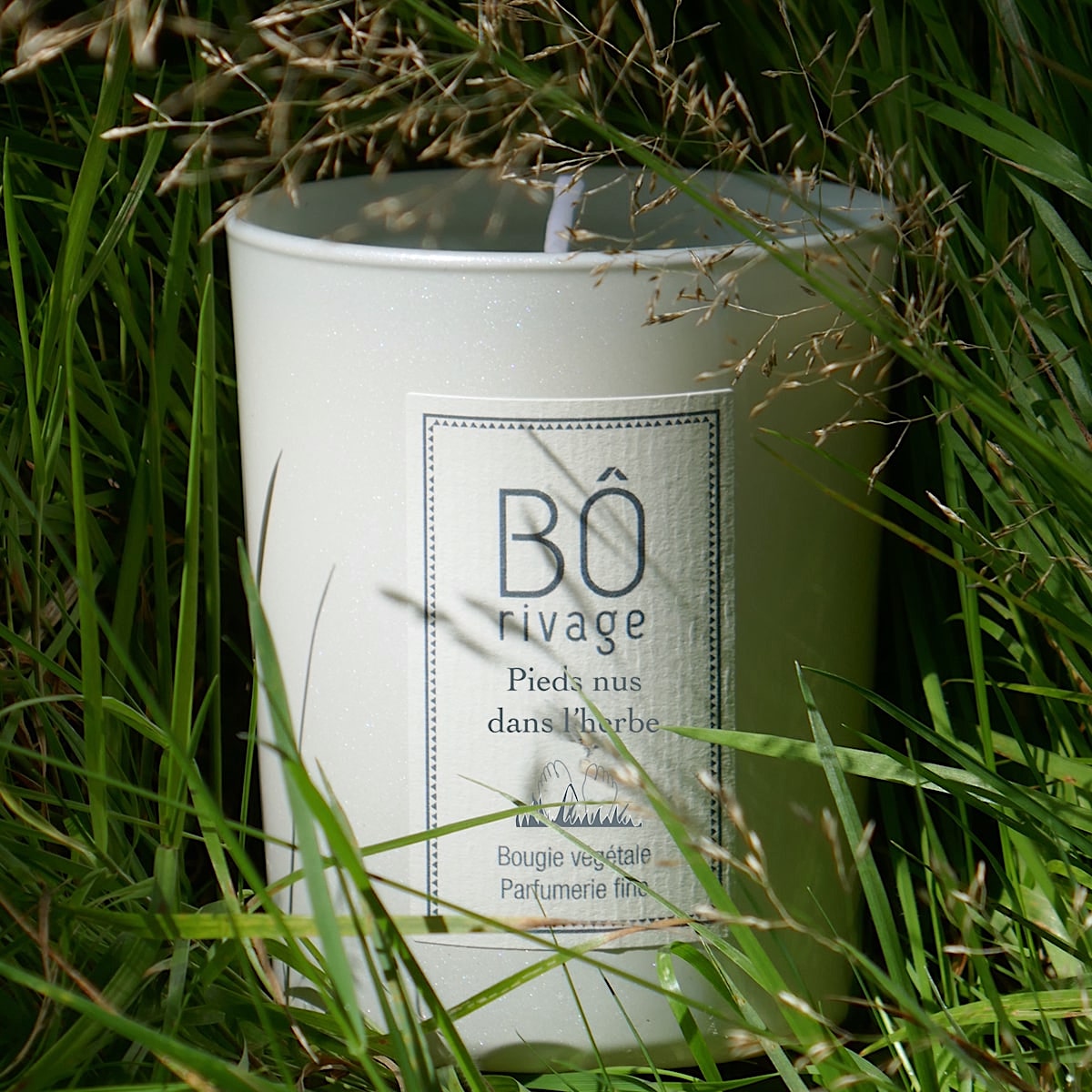 Bougie - pieds nus dans l'herbe